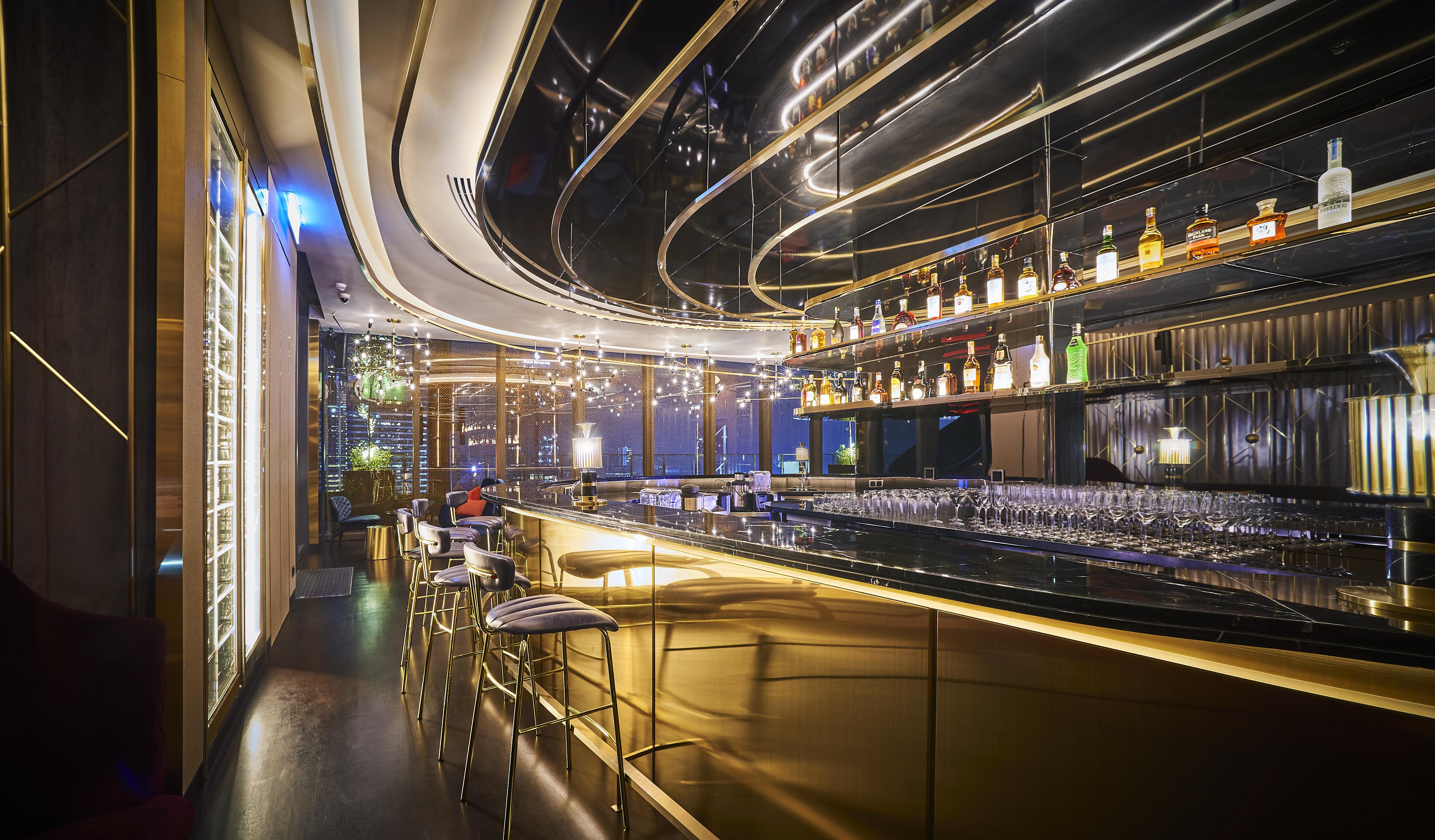 Hotel Eq Kuala Lumpur Exterior foto The bar at the 101 Sky Lounge